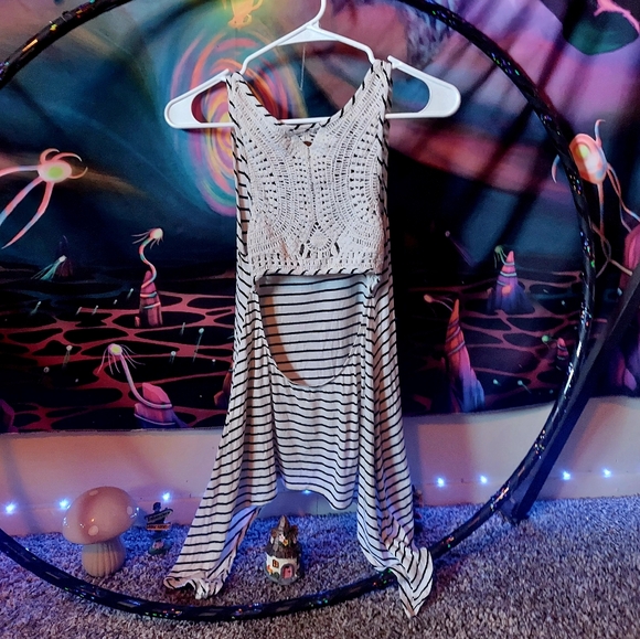 Arden B. Striped tank top open lace back - Picture 3 of 3